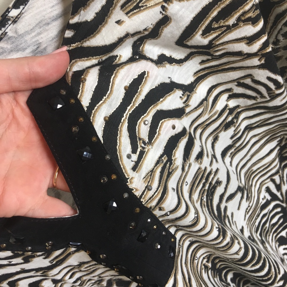 Animal Print Top - Picture 2 of 4